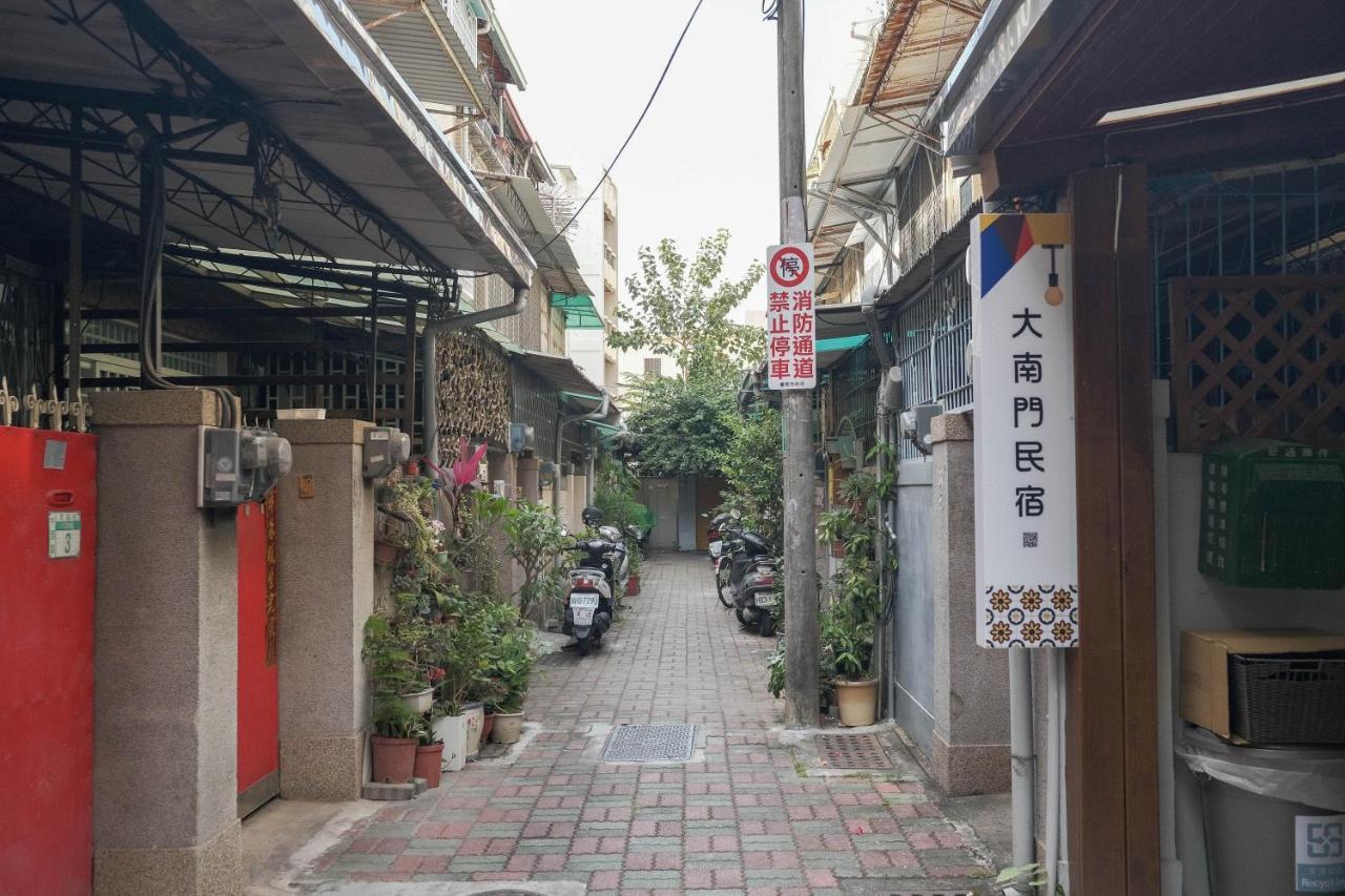South Gate Home Stay Tainan Exterior photo